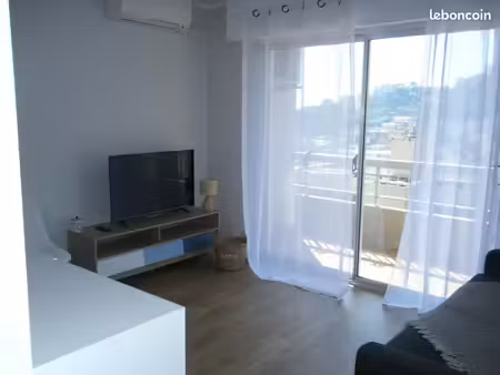 t1 meublé 29 m² – résidence sainte-lucie – bastia / ville-di-pietrabugno – parking – 540 c