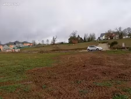 terrain à bâtir de 548 m² à rignac