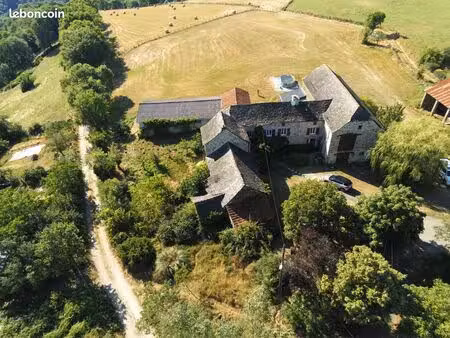 ancienne ferme  rénovée avec passion  au calme de la campagne aveyronnaise