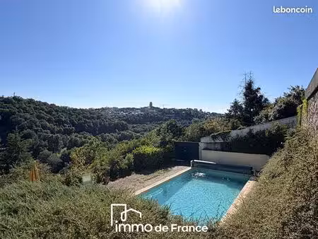 maison 7 pièces 216 m²