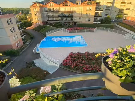 appartement rénové avec garage et terrasse