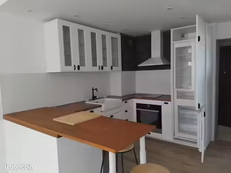 à louer – t3 rénové non meublé terrasse + garage ferme - ascenseur – centre d'alès