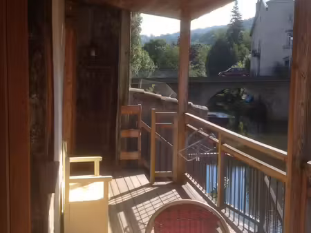 grand studio centre historique  jolie vue  bord rivière  balcon terrasse