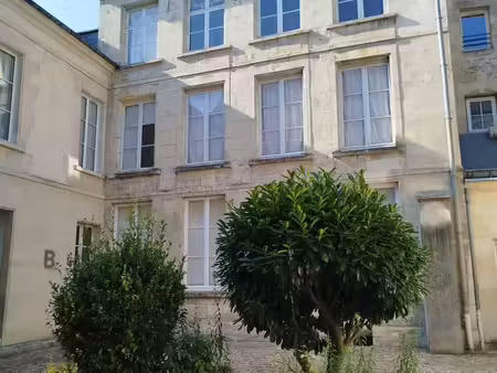 appartement meublé lumineux à louer – centre historique de laon (plateau)