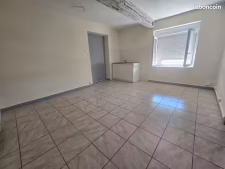 pouilly sous charlieu centre  appartement au 1 er étage  très lumineux