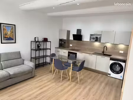 rare : loue beau studio meublé climatisé centre de toulon 32m2