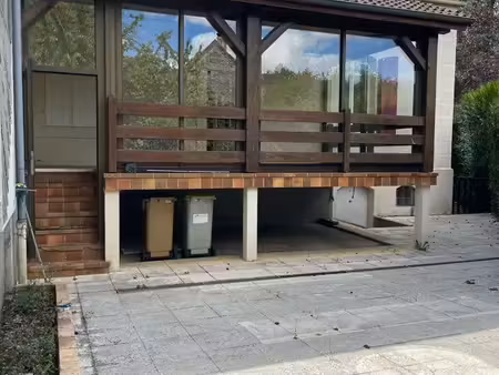 maison avec véranda  garage  terrasse et cour – 2 chambres