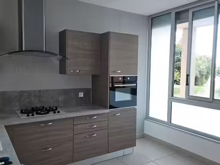 à louer à l'année – t2 bis non meublé – 60 m²