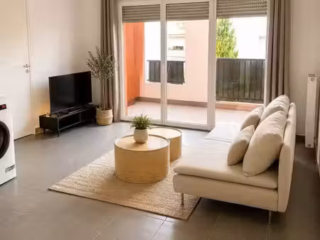 rare à la location – superbe t2 de 44 m² avec grande terrasse et parking privatif – marsei