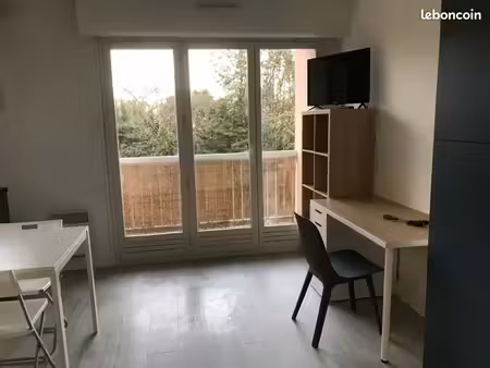 studio meublé 20 m2 proche facultés + parking