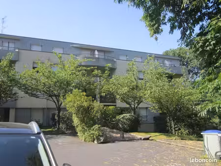 t1 bis de 35 m² avec balcon  parking et gardien - proche des facultés