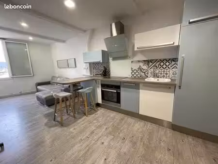 particulier loue maison de village t2