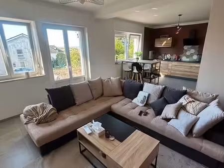 à louer – appartement f3 85 m² avec balcon  jardin et stationnement
