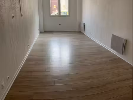studio 25 m2 rez chaussé place de la paix