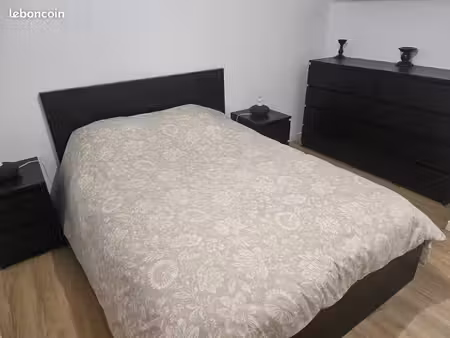 loue pour 60/jour la chambre meublée dans une maison neuve