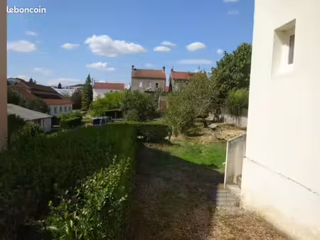 maison t2 meublée  en très bon état  toute équipée  quartier calme avec jardin