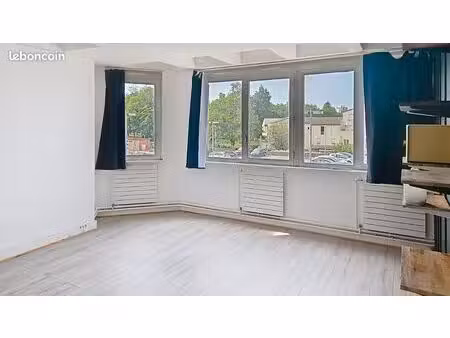 bureau lumineux avec ascenseur
