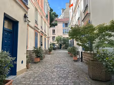 ternes- saint-honoré- duplex au calme d'une cour arborée