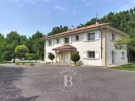 veigy-foncenex – maison de maître avec piscine – terrain d'environ 2 400 m² – 4 chambres