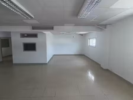 local commercial 130 m2 petit-perou abymes