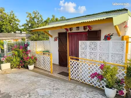 maison créole t3 meublée de 70 m² – indépendante – terrasse – parking – 750 cc – morne-à-l