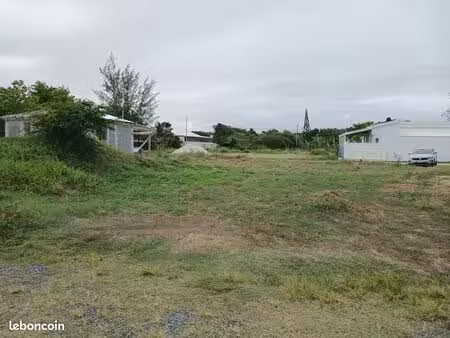 terrain 620 m² saint-francois