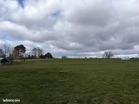 terrain à bâtir de 1658 m² à saint-santin-de-maurs (15)