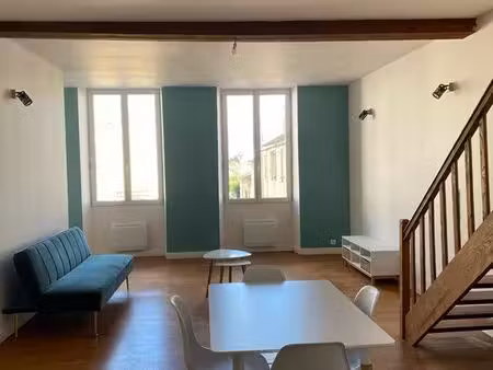 immeuble rénové - 2 appartement - ruffec