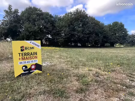 terrain à bâtir de 900 m2 au prix de 19800 à nanteuil-en-vallee (16)