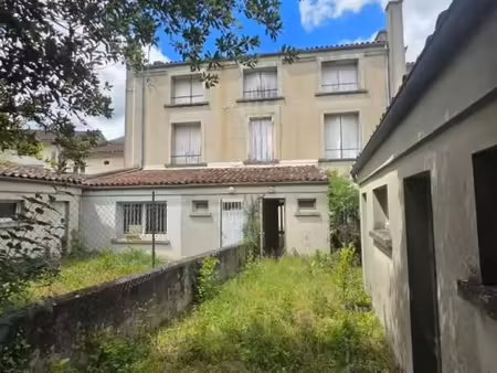 immeuble 15 pièces 260 m²