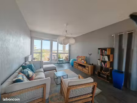 t4 90 m² avec balcon  parking et cave