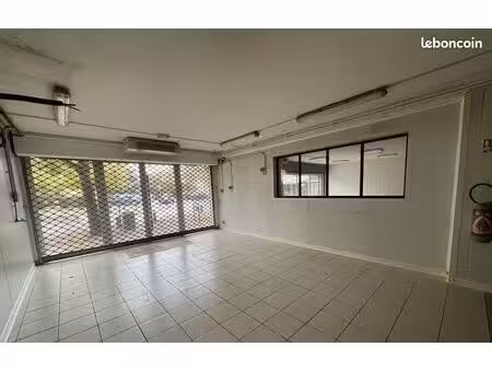 grand local à louer tous commerces 185 m2