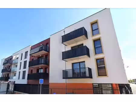 t2 avec balcon et parking à houplines