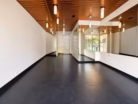location boutique 39 m² avec vitrine et cave face au rer a – la varenne-saint-hilaire / sa