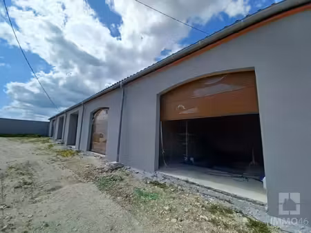 entrepôt agricole / stockage / garage / box / garde meuble