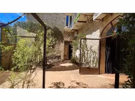 ancienne demeure vigneronne avec 2 studios a 8' des plages