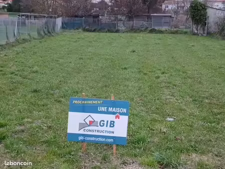 terrain 468 m² medis