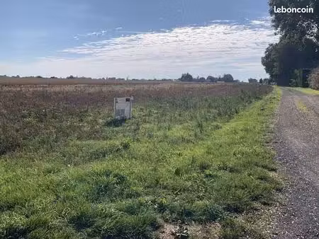 terrain à bâtir de 572 m2 au prix de 34320 à balanzac (17)