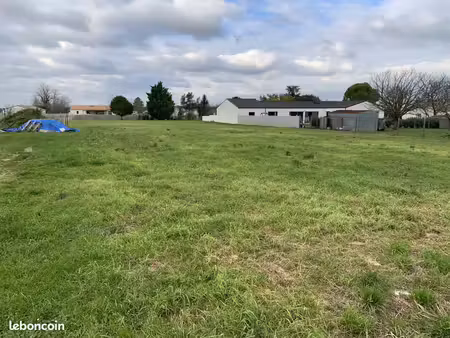 terrain à bâtir de 1033 m2 au prix de 32500 à rouffiac (17)
