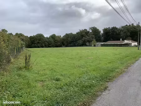 terrain à bâtir de 315 m2 au prix de 22050 à saint-cesaire (17)
