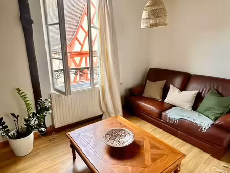 loue appartement 45m² entièrement rénové et meublé au cœur de bourges pour courte ou longu