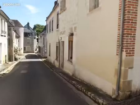 maison de 106m2 et de 170 m2 de dépendances