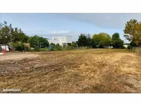 terrain à bâtir de 1043 m2 au prix de 299000 à la tremblade (17)