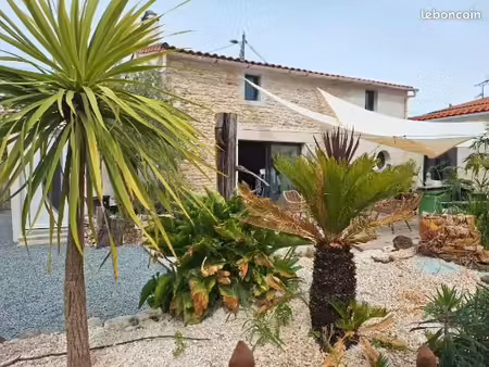 maison en pierre de 1780 - rénovée - charme  calme avec végétation méditérranéenne