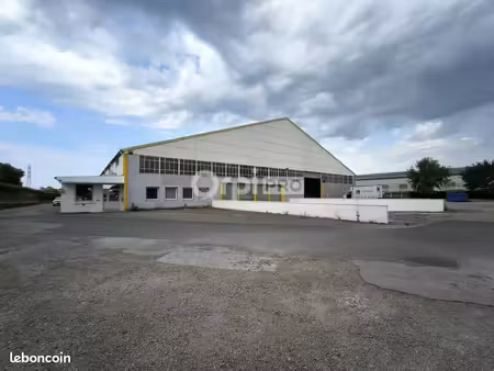local d'activité 3 060 m²