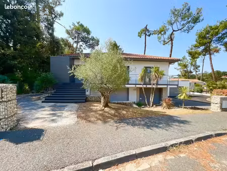 villa contemporaine de 230 m²