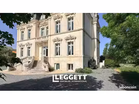 château 17 pièces 903 m²