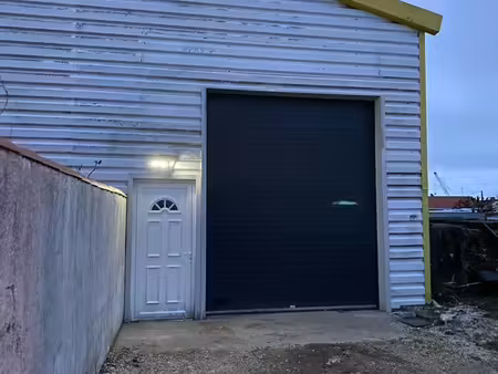 entrepôt + maison sur un terrain de 1000m2