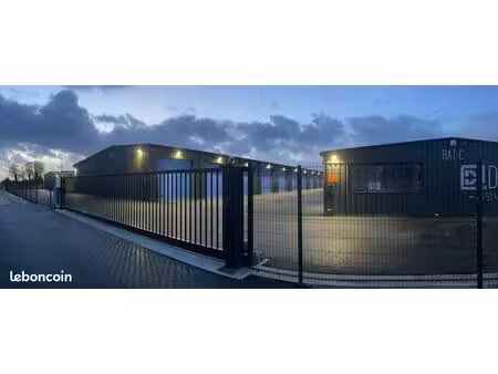 box de 25 m2 à louer