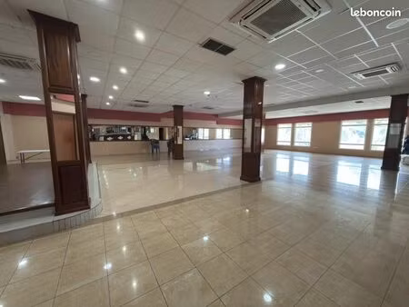 local commercial 300 m²